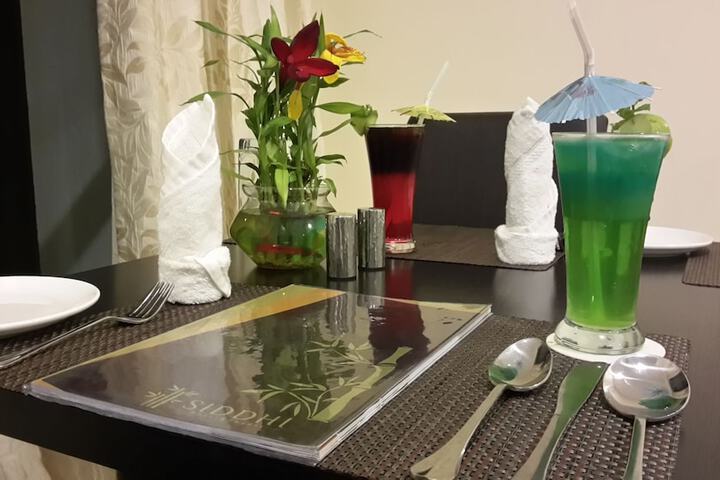 Dining 9 of 11