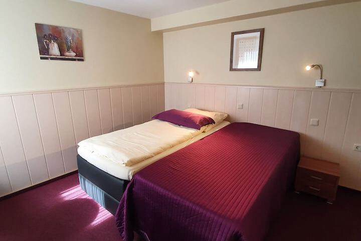 Room 25 of 46