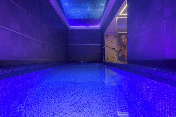 Pool 22 of 42