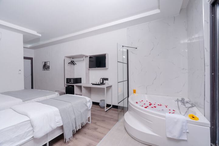 Room 37 of 60