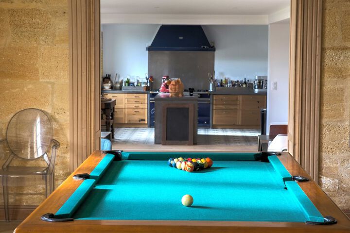 Lounge 72 of 89