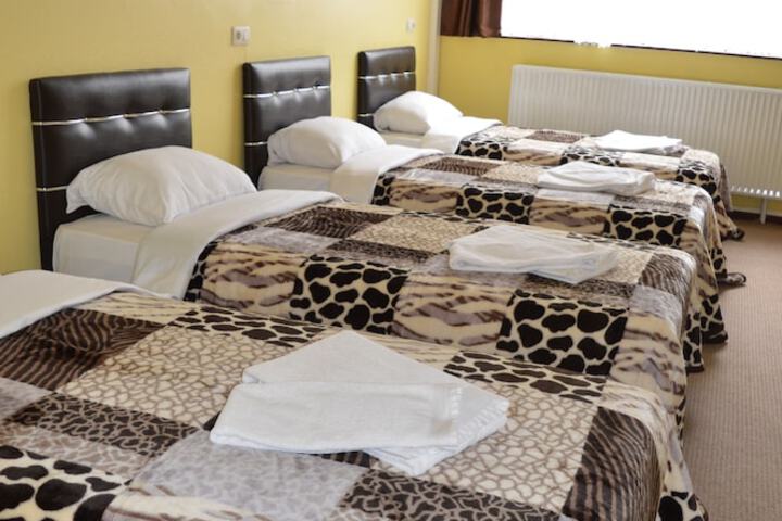 Room 8 of 34