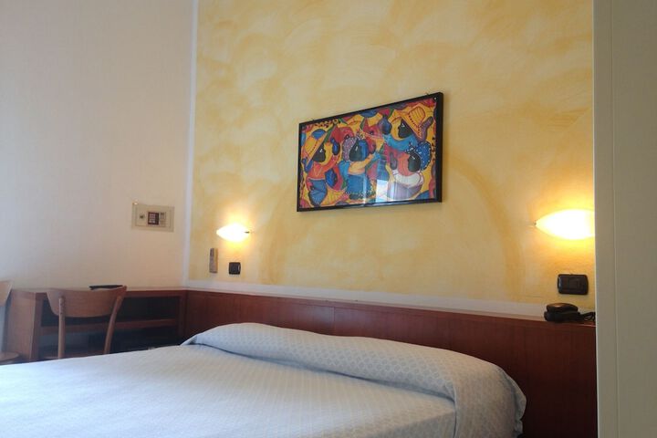 Room 13 of 36