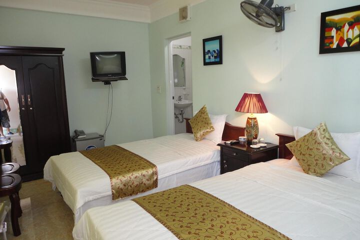 Room 4 of 23