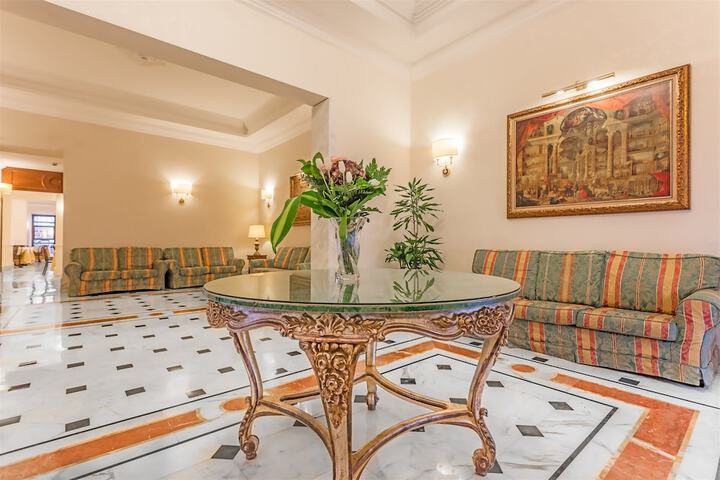 Entrance & Lobby