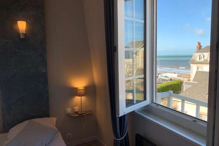 Room 21 of 48