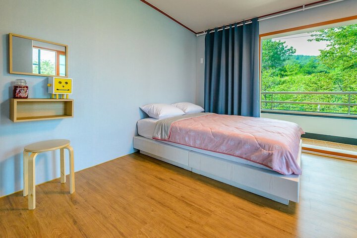 Room 10 of 102