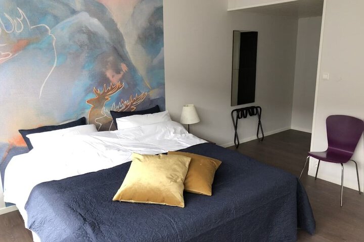Room 6 of 67