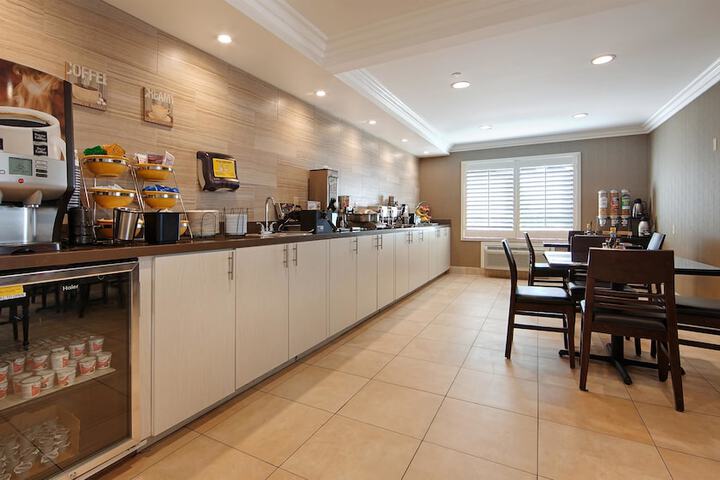 Breakfast area