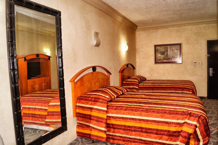 Room 6 of 27