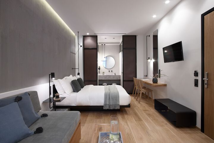 Room 27 of 71