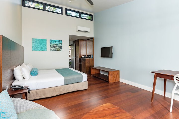 Room 10 of 64
