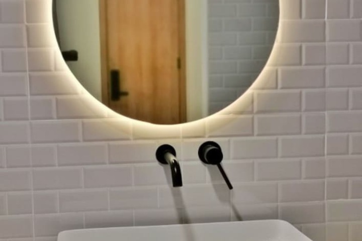 Room 16 of 28