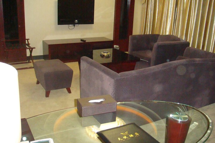 Room 8 of 12