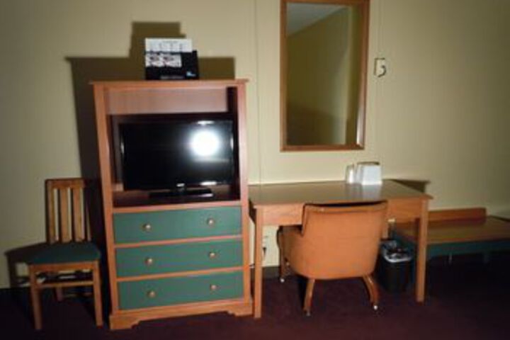 Room 11 of 24