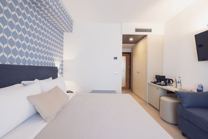 Room 2 of 17