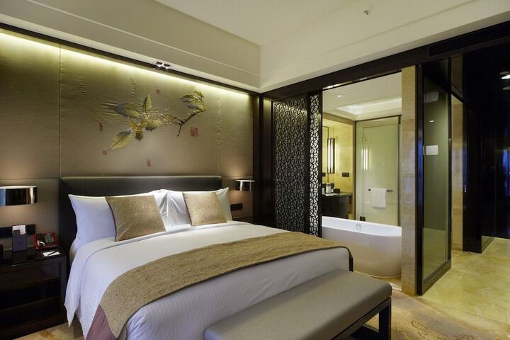Room 3 of 159