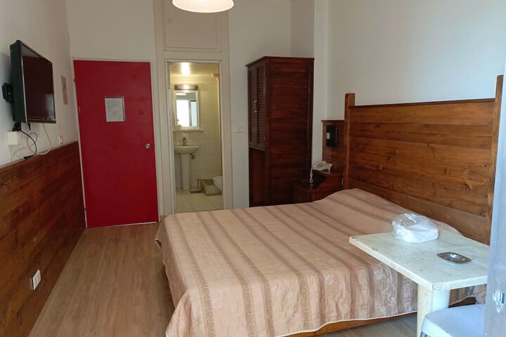 Room 13 of 30