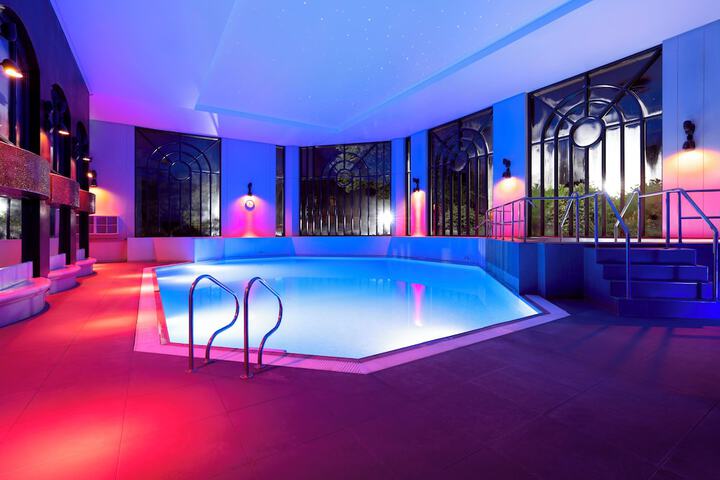 Hotel Pool