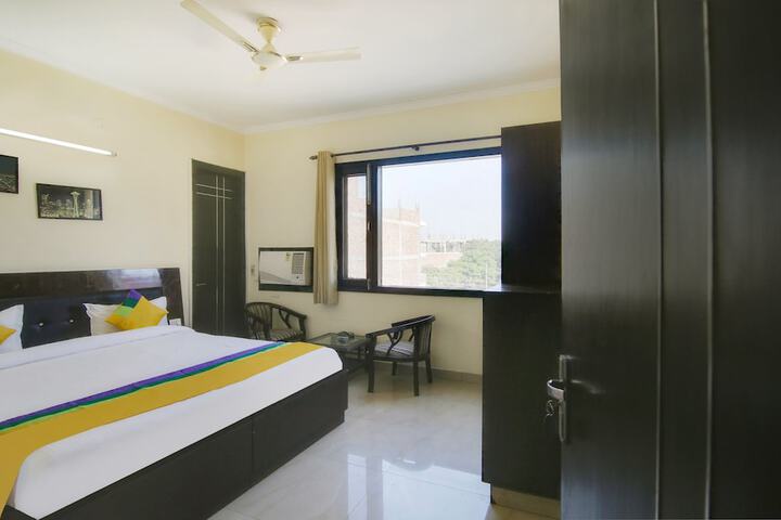Room 26 of 28