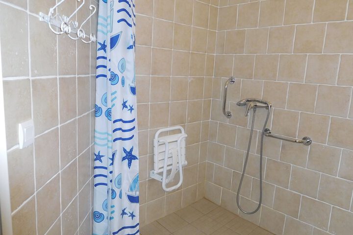 Room 6 of 20