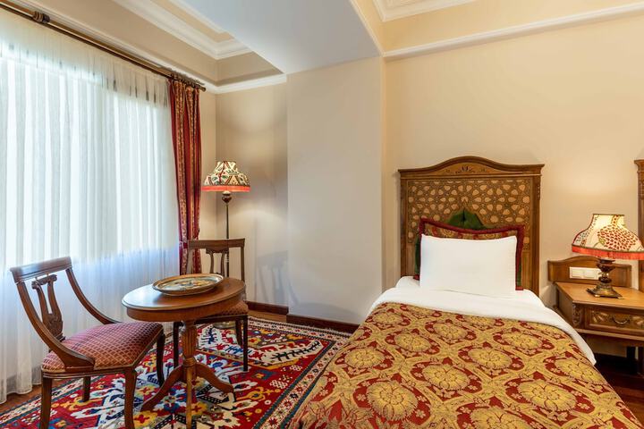 Room 42 of 115