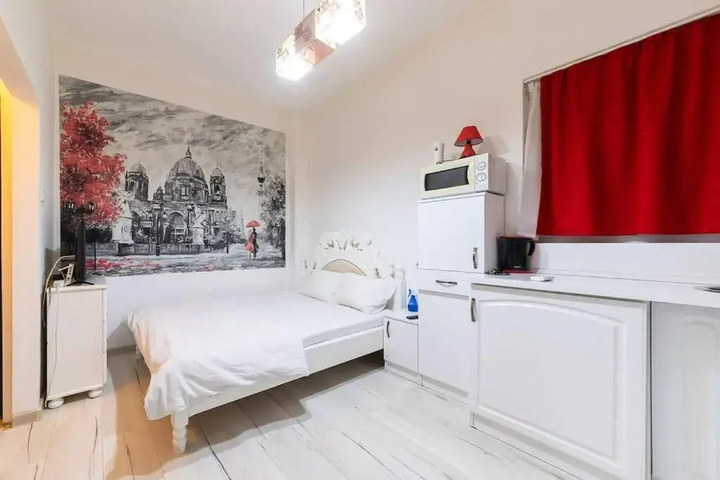 Room 4 of 10