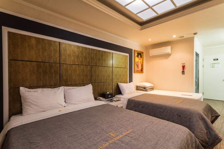 Room 12 of 31