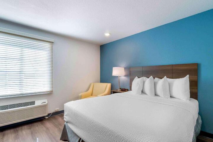 Studio 2 Queen Beds Accessible (2 of 10)