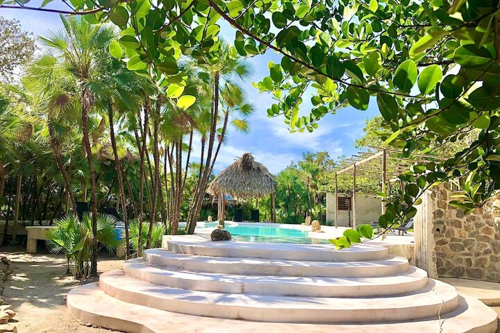 Kin Resort Lodge in Placencia