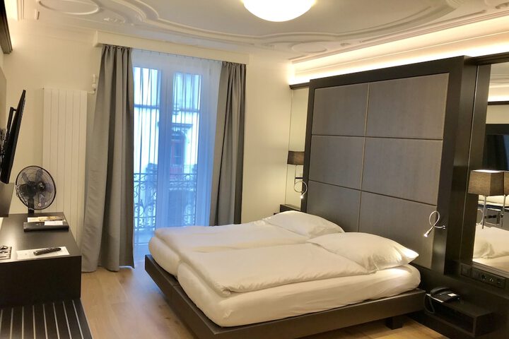 Room 15 of 103