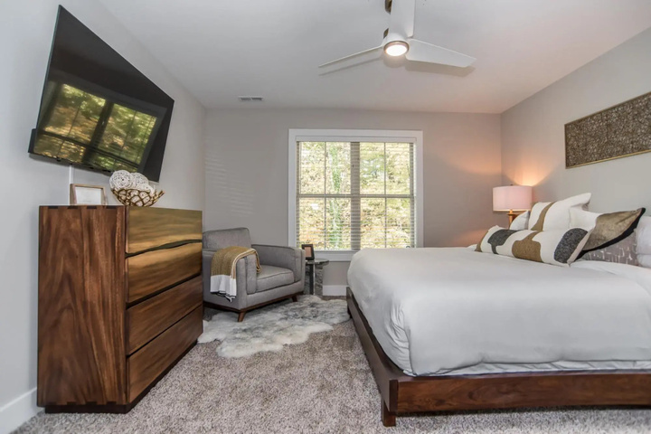 Room 6 of 25