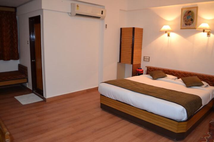 Room 19 of 103