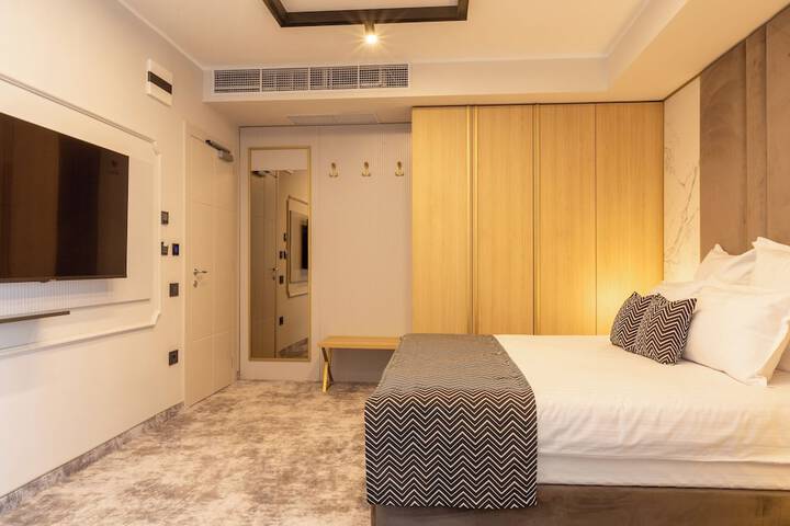 Room 14 of 37