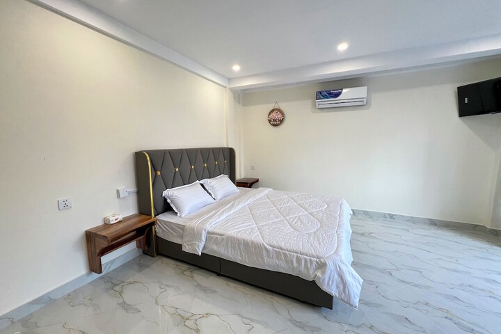 Room 8 of 31