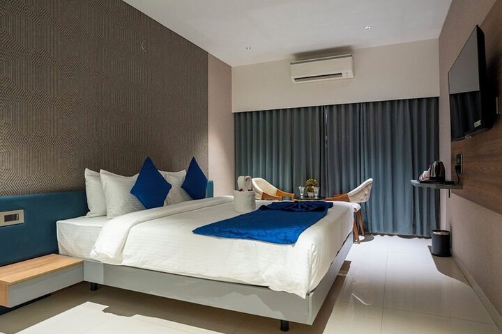 Room 7 of 8