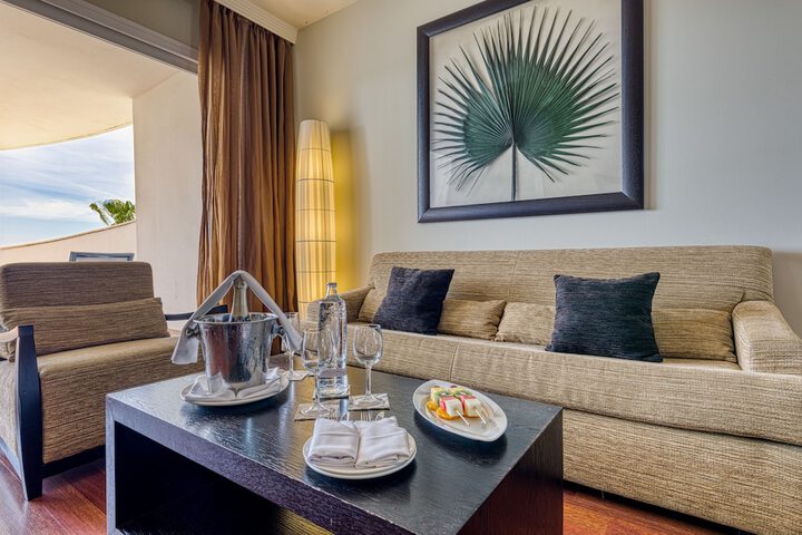 Room 42 of 174