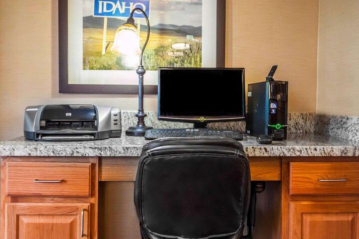 Business Center 20 of 21