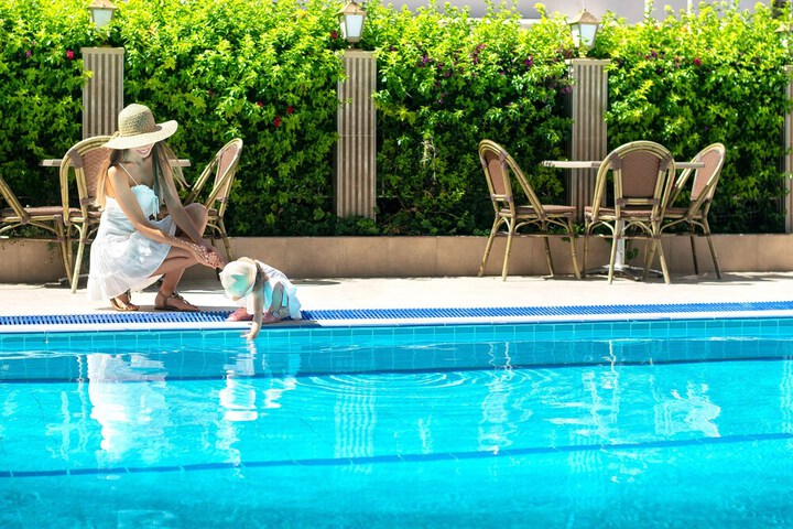 Hotel with Pool