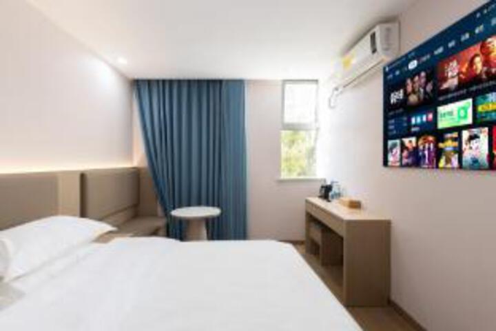 Room 14 of 14