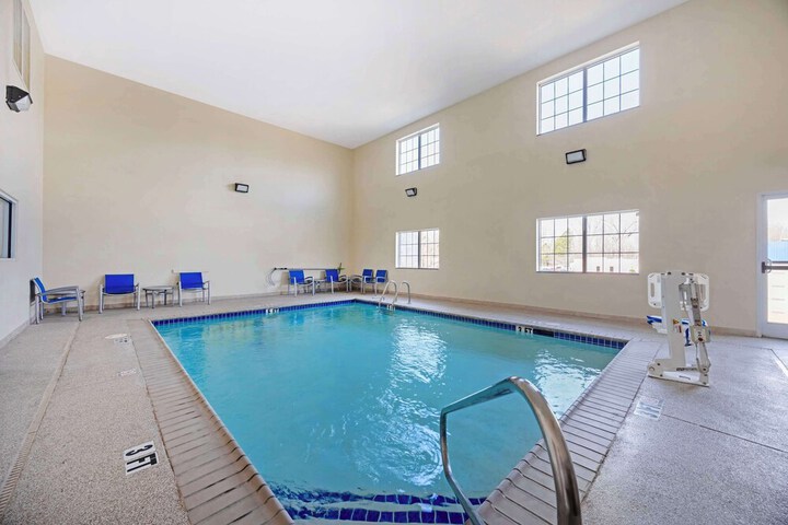 Hotel Pool