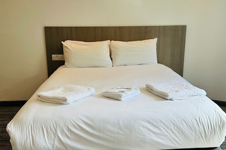 Room 7 of 18