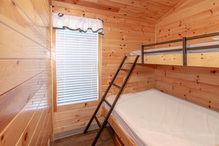 Room 4 of 18