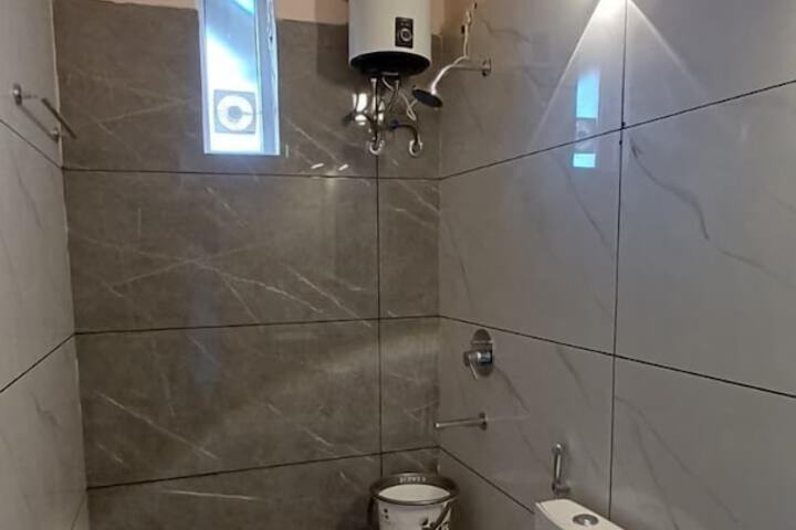Room 5 of 11