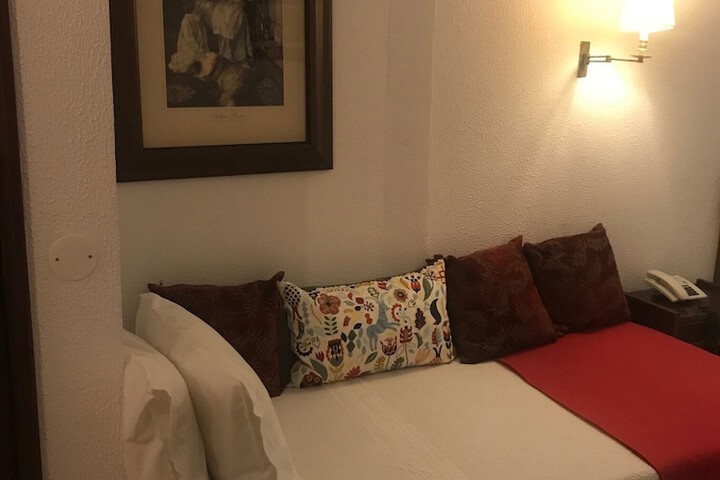 Room 25 of 98