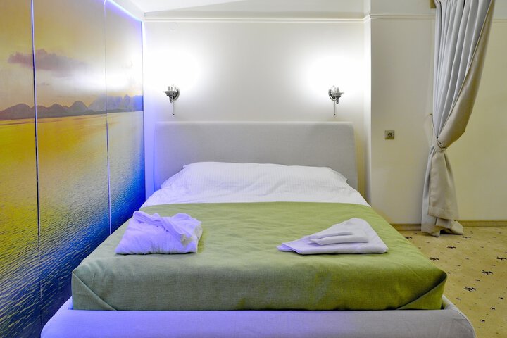 Room 4 of 27