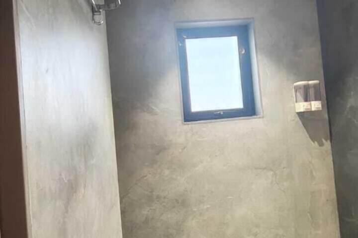 Room 16 of 27