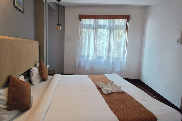 Room 6 of 11