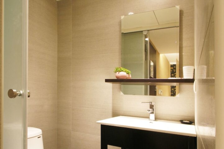 Room 52 of 65