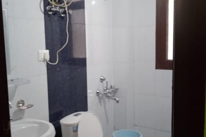 Room 5 of 8